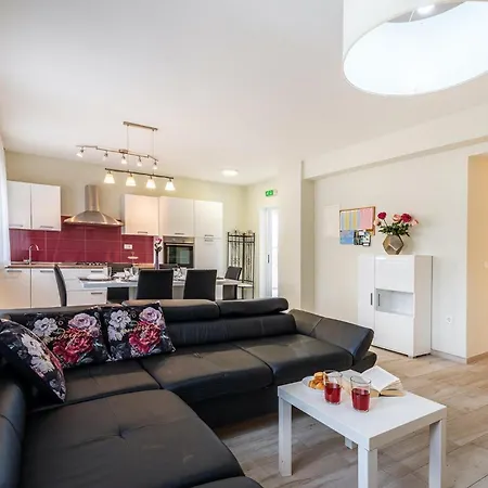 Rozarija Holiday home *