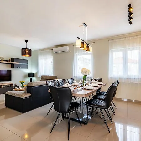 Holiday home Rozarija *
